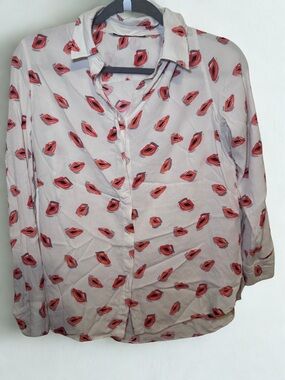 ZARA Button-Up Lip Print Blouse in Light Gray with Red Lips
